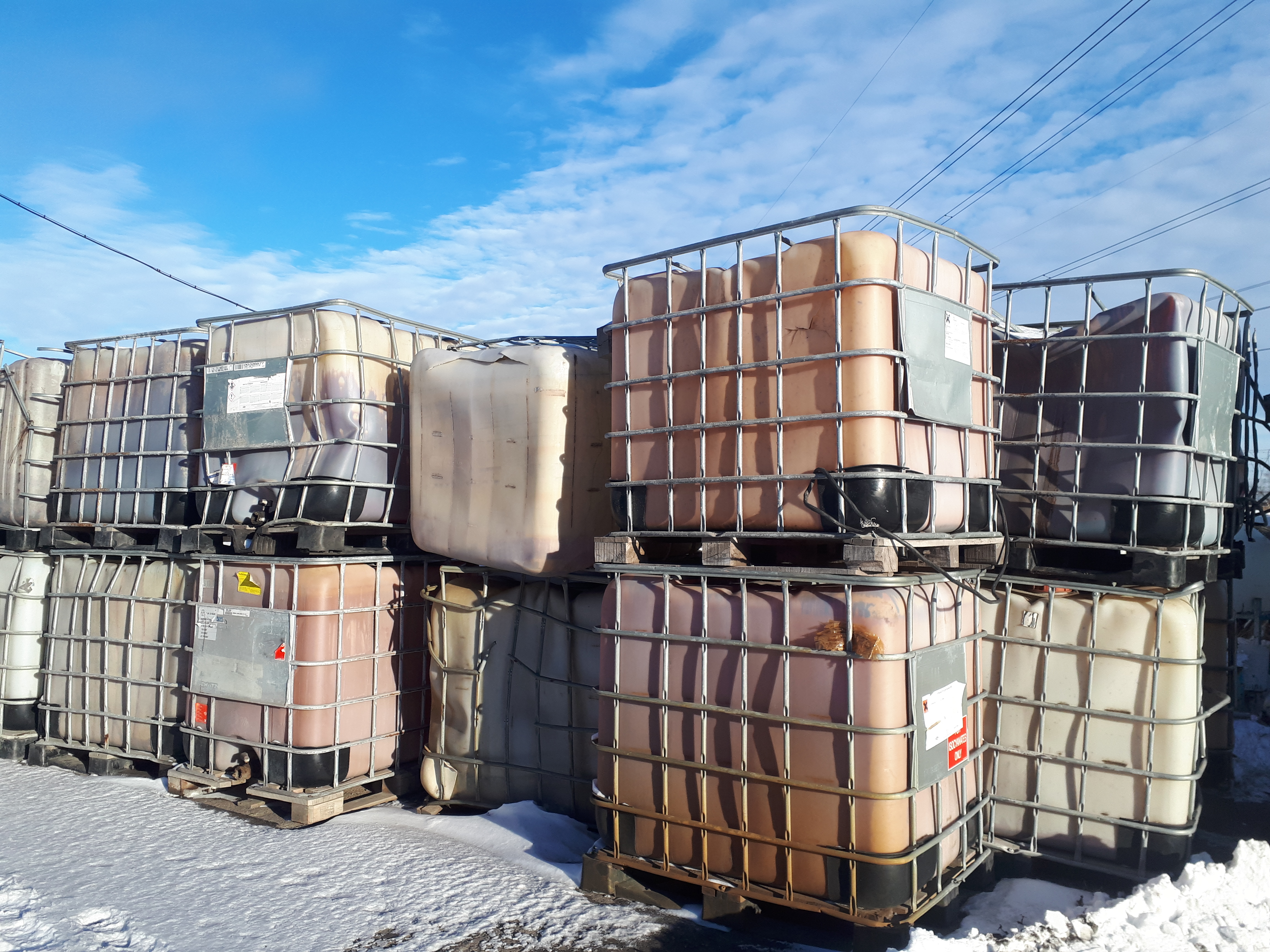 Емкость 1 куб б у. Еврокуб IBC 1000. Емкость еврокуб 1000 л. Еврокуб IBC контейнер на 1000 л. Еврокуб 1000л Петрович.